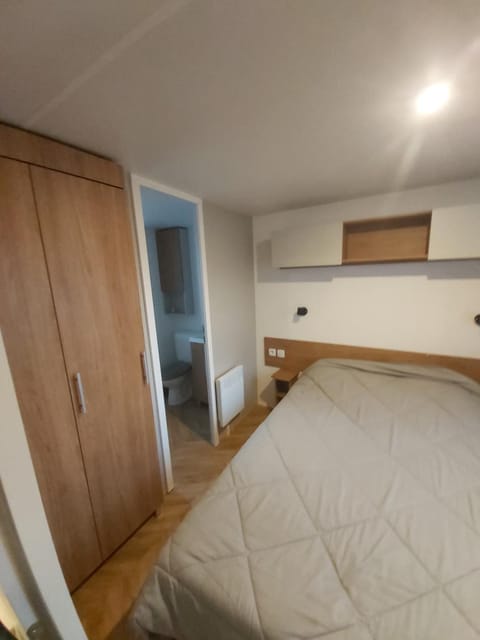 Mobil Home 6 couchages(+2 optionnels) Campground/
RV Resort in Fréjus