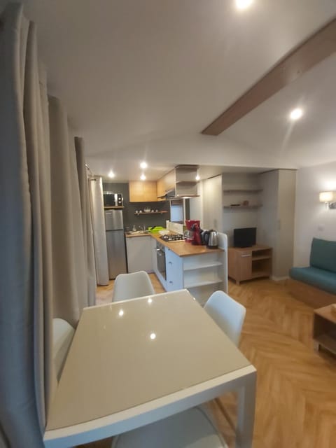 Mobil Home 6 couchages(+2 optionnels) Campground/
RV Resort in Fréjus