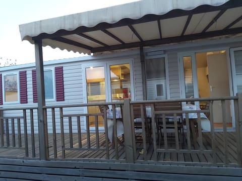 Mobil Home 6 couchages(+2 optionnels) Campground/
RV Resort in Fréjus