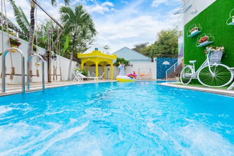 Day, Beach, Aqua park, Pool view, Swimming pool, sunbed