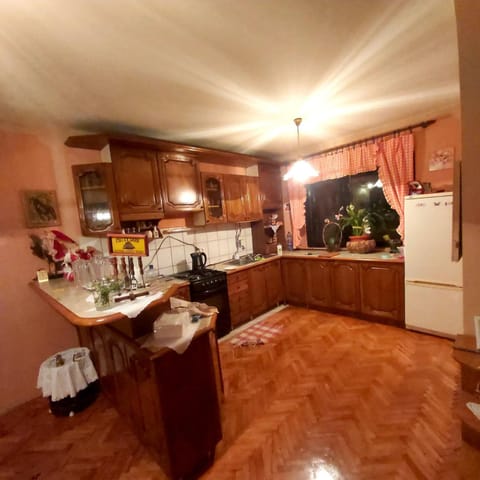 Kitchen or kitchenette, pet friendly, stove