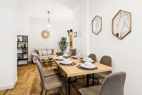 Lounge or bar, Decorative detail, Dining area