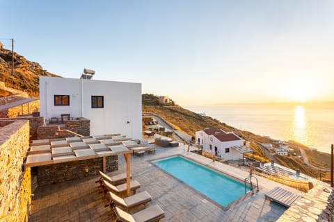 Property building, Patio, Nearby landmark, Natural landscape, Balcony/Terrace, Mountain view, Pool view, Sea view, Swimming pool, sunbed