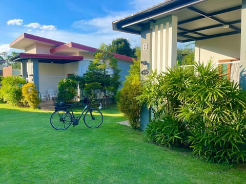 Property building, Day, Garden