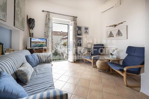 17 CENTRO - Splendido trilocale sulla piazzetta di Porto Faro Villa in Palau