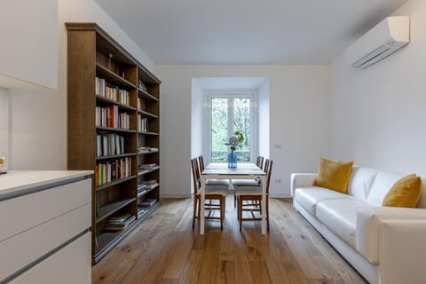 Living room, Dining area, air conditioner