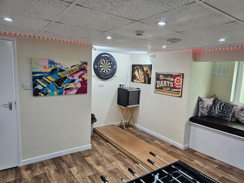 Darts, Game Room