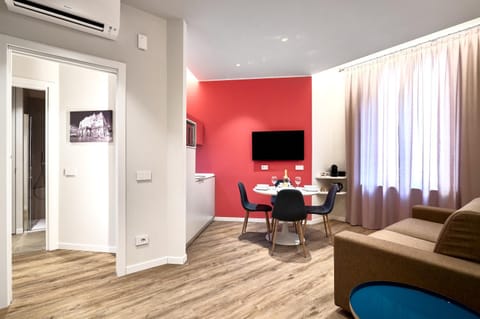 Kitchen or kitchenette, Living room, Seating area, kitchen