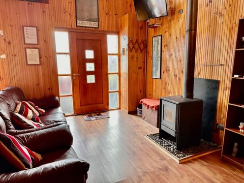 Communal lounge/ TV room, TV and multimedia, Living room, Seating area, Evening entertainment