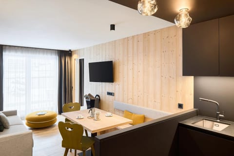 TV and multimedia, Kitchen or kitchenette, Dining area