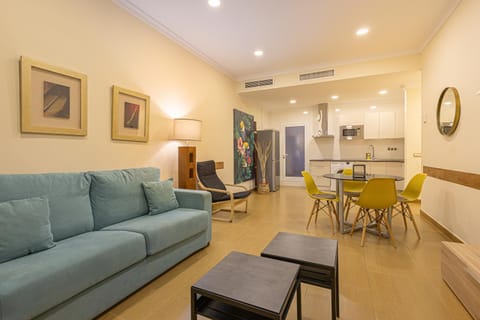 Kitchen or kitchenette, Seating area, Dining area, air conditioner