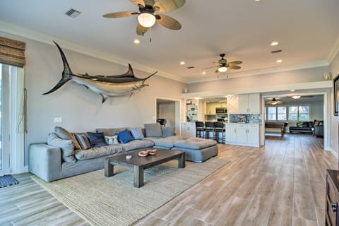 Chic Waterfront House with Pool, Spa and Dock! House in Clearwater Beach