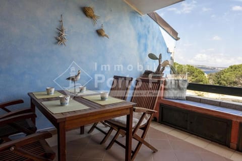 23 BAIA FARO - Trilocale mansardato con ampia terrazza vista mare Villa in Palau