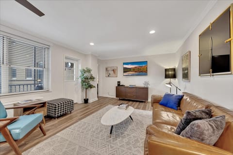 Communal lounge/ TV room, TV and multimedia, Living room, Photo of the whole room, Seating area