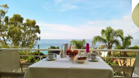 View (from property/room), Balcony/Terrace, Sea view