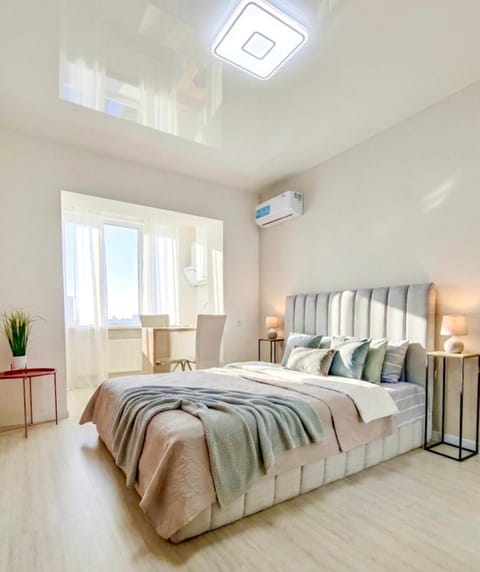 Bed, Photo of the whole room, Bedroom, air conditioner