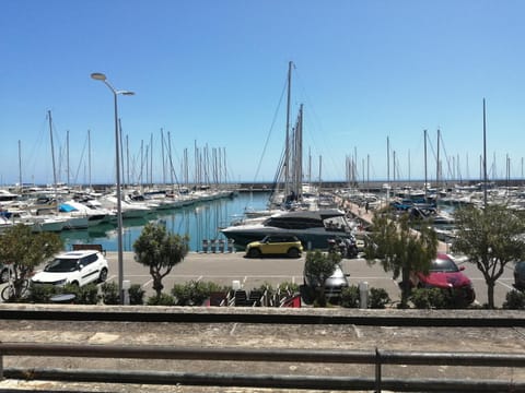 Joli studio bord de mer, clim, balcon, parking privé Apartment in Menton