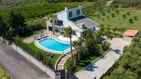 Property building, Day, Bird's eye view, Swimming pool, sunbed