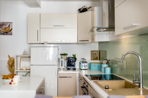 Kitchen or kitchenette, Communal kitchen