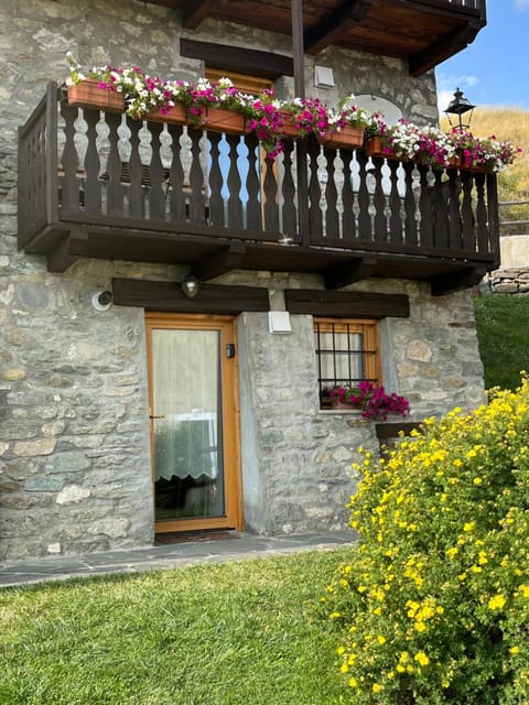 LE-Z-ETEILE de Saint-Barthélemy CIR 0026 VDA-NUS House in Aosta Valley, Italy