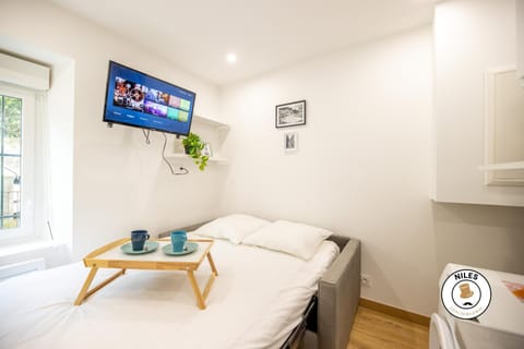 Bed, TV and multimedia, Breakfast