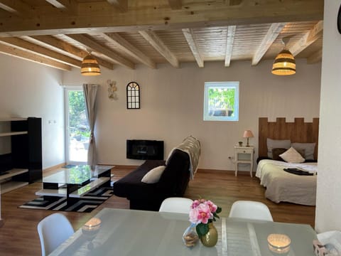 Kitchen or kitchenette, Living room, Bedroom