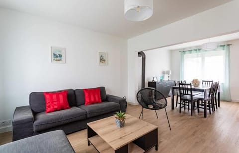 Living room, Seating area, Dining area