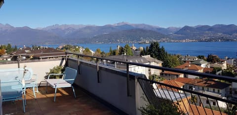Terrace Lake View Apartment in Stresa