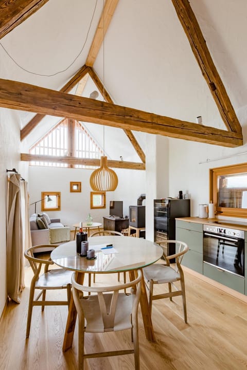 Living room, Seating area, Dining area, pet friendly, stove