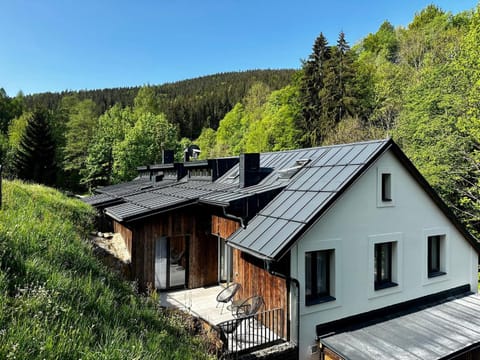 Property building, Day, Neighbourhood, Natural landscape, Balcony/Terrace, Mountain view
