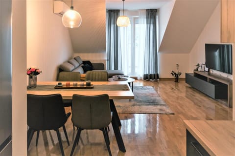 Communal lounge/ TV room, Kitchen or kitchenette, Living room, Dining area