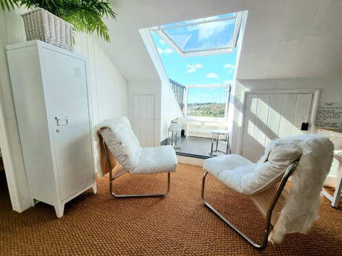 Nearby landmark, Bird's eye view, View (from property/room), View (from property/room), Balcony/Terrace, Balcony/Terrace, Living room, Seating area, City view, City view, Landmark view, Mountain view, Sea view, Sea view, Sunset, Quiet street view, safe, storage