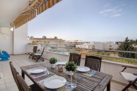 Property building, Balcony/Terrace, Living room