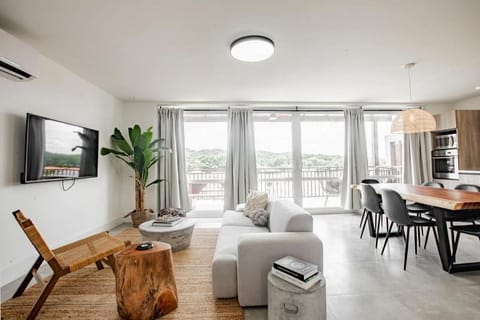 TV and multimedia, Kitchen or kitchenette, Living room, Dining area