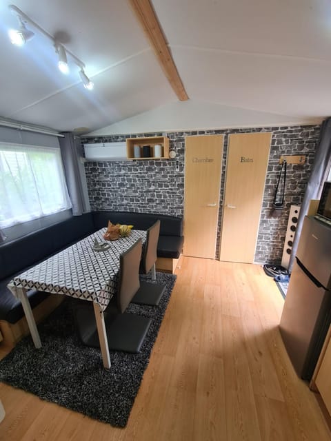 Mobil-home 6 personnes climatisé le Miami Campground/ 
RV Resort in Île-de-France