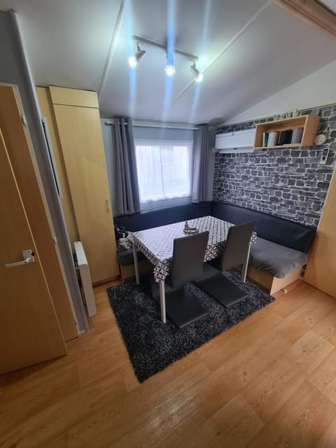 Mobil-home 6 personnes climatisé le Miami Campground/ 
RV Resort in Île-de-France