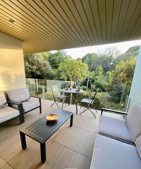Property building, Patio, Balcony/Terrace