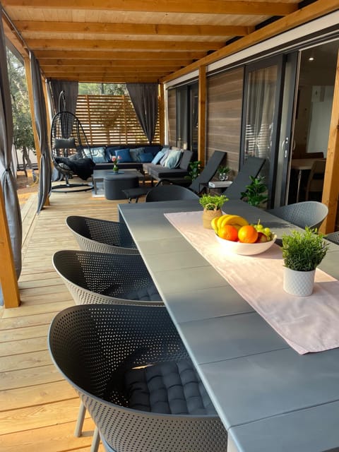 Patio, BBQ facilities