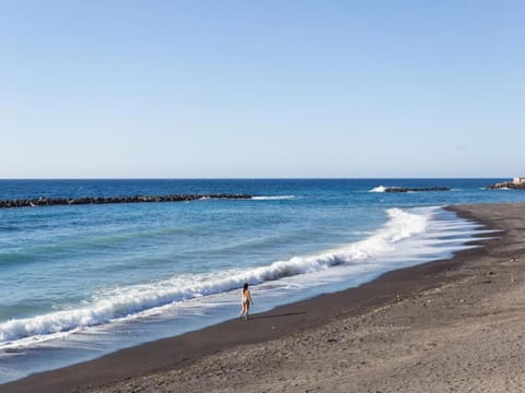 Neighbourhood, Beach