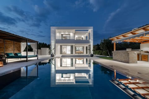 Property building, Pool view