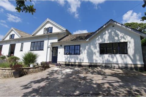 2 Bed Cottage - Sleeps 4 - Garden Pets Wifi House in Ashburton