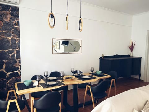 Restaurant/places to eat, Dining area