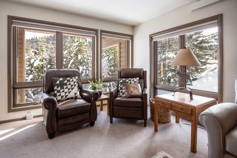 Steps to Ski Lifts - Condo with Walk-Out Patio! Apartment in Big Sky