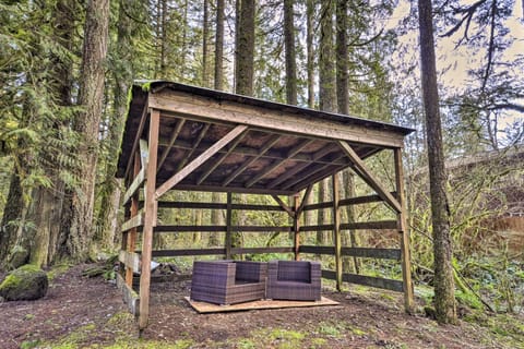 Walk to Zigzag River The Sundance Cottage House in Mount Hood Village