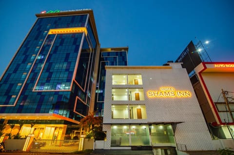 Property building, Facade/entrance, Night