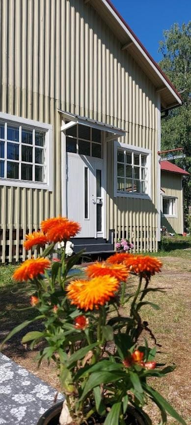 Property building, Spring, Day, Garden, Garden view