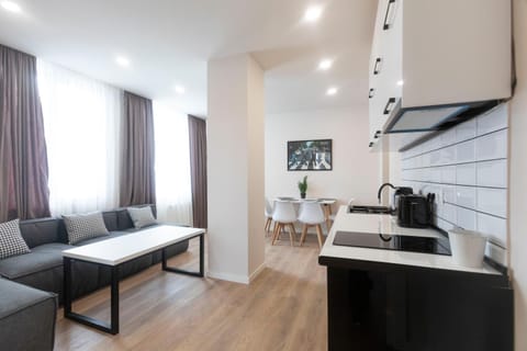 TV and multimedia, Kitchen or kitchenette, Living room, Seating area, Dining area