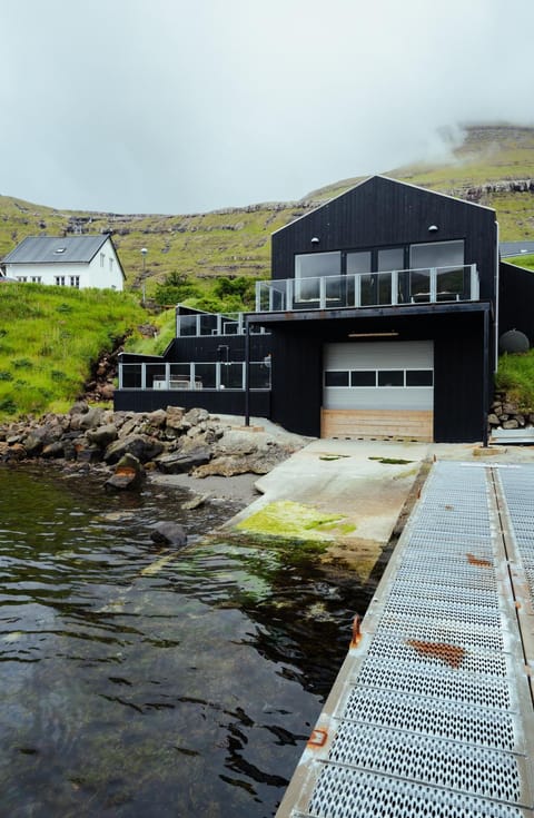 Property building, Day, Natural landscape, Lake view, Mountain view