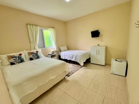 TV and multimedia, Photo of the whole room, Bedroom