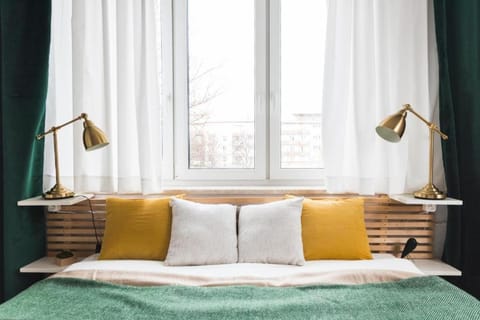 Bed, Seating area